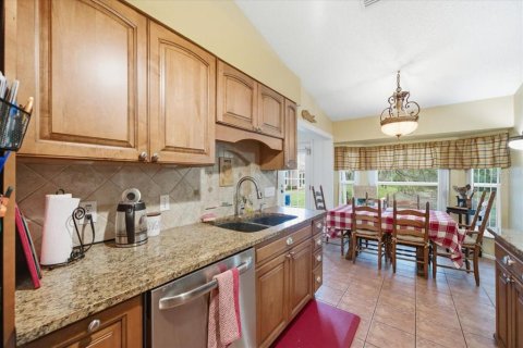 House in New Port Richey, Florida 2 bedrooms, 172.33 sq.m. № 2100871 - photo 15