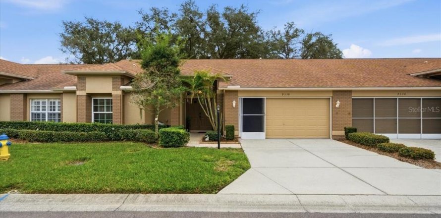 House in New Port Richey, Florida 2 bedrooms, 172.33 sq.m. № 2100871
