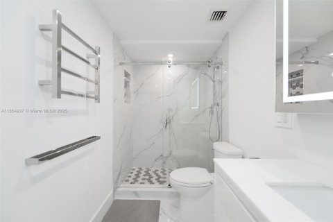 Снять в аренду кондоминиум в Халландейл-Бич, Флорида 1 спальня, 80.82м2, № 1962624 - фото 10