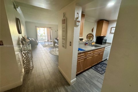Condominio en venta en Hialeah, Florida, 2 dormitorios, 103.96 m2 № 1668421 - foto 8