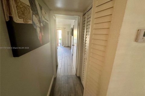 Condominio en venta en Hialeah, Florida, 2 dormitorios, 103.96 m2 № 1668421 - foto 17