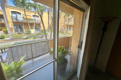 Condominio en venta en Hialeah, Florida, 2 dormitorios, 103.96 m2 № 1668421 - foto 20