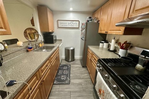 Condominio en venta en Hialeah, Florida, 2 dormitorios, 103.96 m2 № 1668421 - foto 5