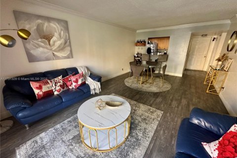 Condominio en venta en Hialeah, Florida, 2 dormitorios, 103.96 m2 № 1668421 - foto 10