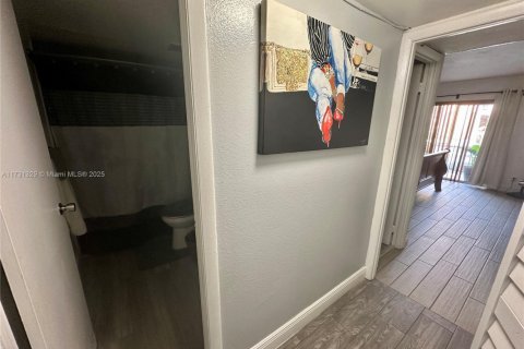 Condominio en venta en Hialeah, Florida, 2 dormitorios, 103.96 m2 № 1668421 - foto 23