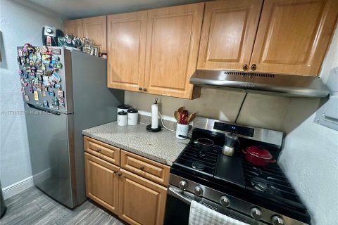 Condominio en venta en Hialeah, Florida, 2 dormitorios, 103.96 m2 № 1668421 - foto 6