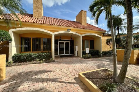 Condominio en venta en Hialeah, Florida, 2 dormitorios, 103.96 m2 № 1668421 - foto 3