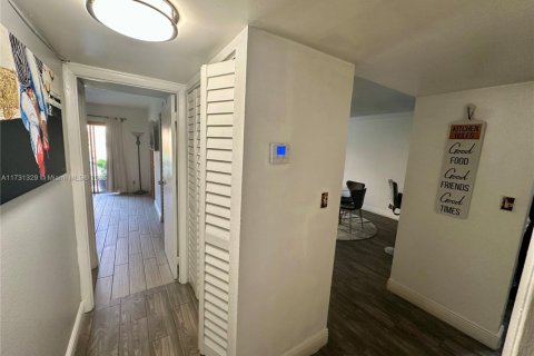 Condominio en venta en Hialeah, Florida, 2 dormitorios, 103.96 m2 № 1668421 - foto 21