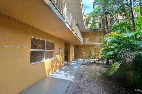 Condominio en venta en Hialeah, Florida, 2 dormitorios, 103.96 m2 № 1668421 - foto 28