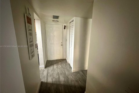 Condominio en venta en Hialeah, Florida, 2 dormitorios, 103.96 m2 № 1668421 - foto 25