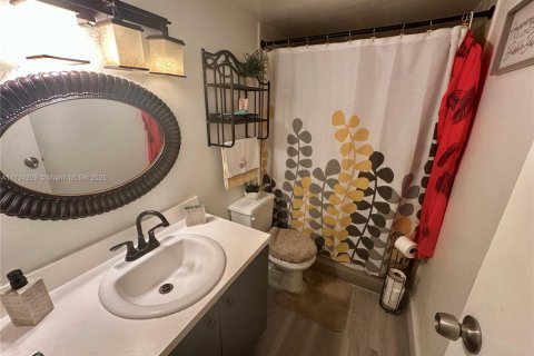 Condominio en venta en Hialeah, Florida, 2 dormitorios, 103.96 m2 № 1668421 - foto 16