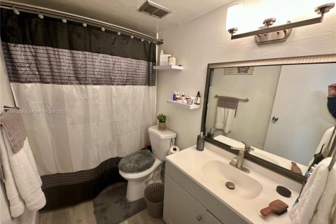 Condominio en venta en Hialeah, Florida, 2 dormitorios, 103.96 m2 № 1668421 - foto 24