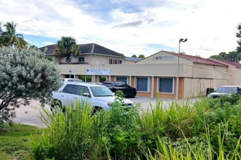 Commercial property in St. Lucie, Florida № 2147084 - photo 3