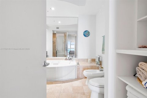 Condo in Sunny Isles Beach, Florida, 3 bedrooms  № 1576799 - photo 25