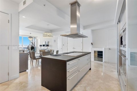 Condo in Sunny Isles Beach, Florida, 3 bedrooms  № 1576799 - photo 13