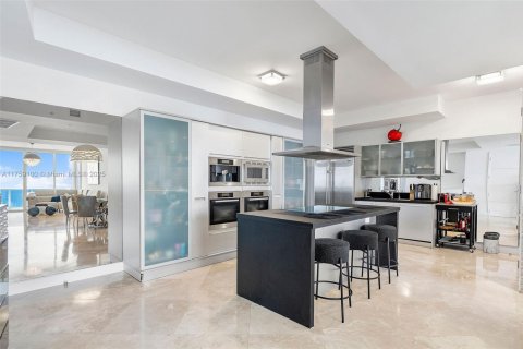 Condo in Sunny Isles Beach, Florida, 3 bedrooms  № 1576799 - photo 11