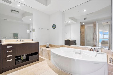 Condo in Sunny Isles Beach, Florida, 3 bedrooms  № 1576799 - photo 26
