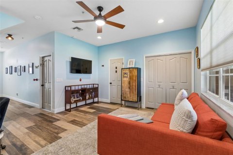 Townhouse in Tampa, Florida 3 bedrooms, 178.93 sq.m. № 2101625 - photo 8