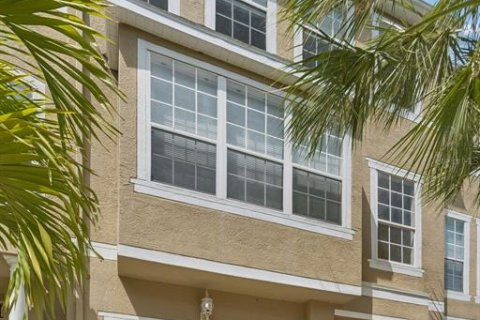 Townhouse in Tampa, Florida 3 bedrooms, 178.93 sq.m. № 2101625