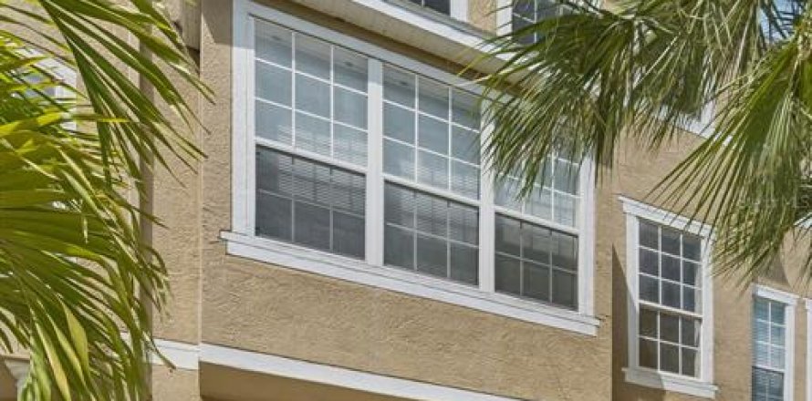 Townhouse in Tampa, Florida 3 bedrooms, 178.93 sq.m. № 2101625