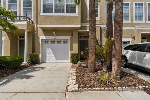 Townhouse in Tampa, Florida 3 bedrooms, 178.93 sq.m. № 2101625 - photo 2