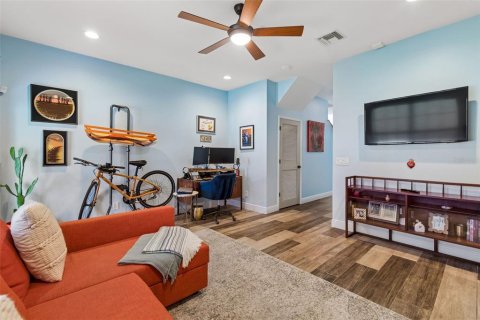Townhouse in Tampa, Florida 3 bedrooms, 178.93 sq.m. № 2101625 - photo 7