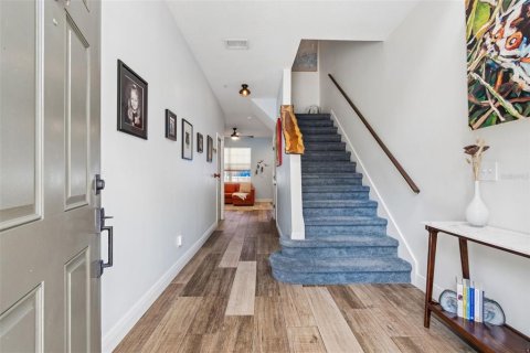 Townhouse in Tampa, Florida 3 bedrooms, 178.93 sq.m. № 2101625 - photo 4
