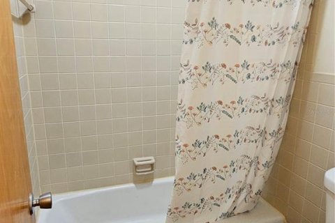 Condo in Venice, Florida, 2 bedrooms  № 2391741 - photo 18