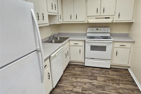 Condo in Venice, Florida, 2 bedrooms  № 2391741 - photo 6