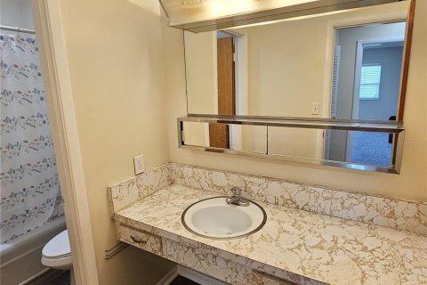 Condo in Venice, Florida, 2 bedrooms  № 2391741 - photo 16