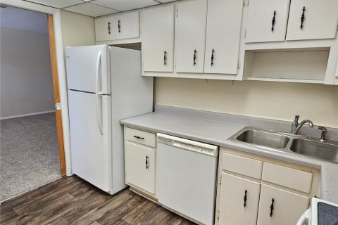 Condo in Venice, Florida, 2 bedrooms  № 2391741 - photo 8