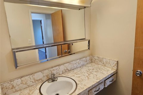 Condo in Venice, Florida, 2 bedrooms  № 2391741 - photo 19