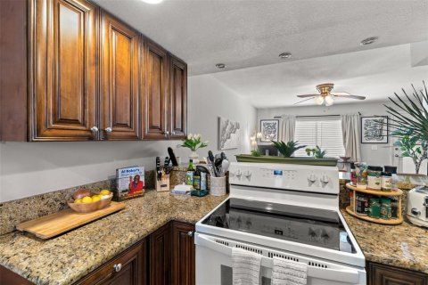 Copropriété à vendre à Tampa, Floride: 2 chambres, 92.34 m2 № 1904318 - photo 12