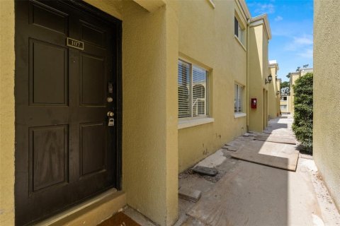 Copropriété à vendre à Tampa, Floride: 2 chambres, 92.34 m2 № 1904318 - photo 2