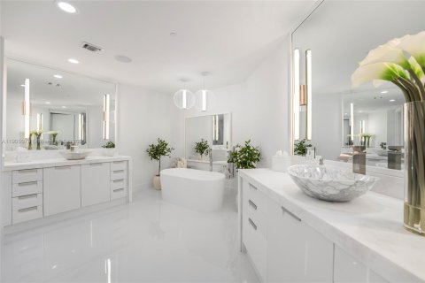 Купить кондоминиум в Майами-Бич, Флорида 3 спальни, 274.9м2, № 1963180 - фото 23