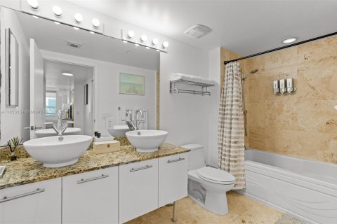 Copropriété à vendre à Miami, Floride: 1 chambre, 91.14 m2 № 1709936 - photo 20