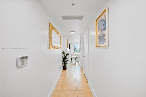 Copropriété à vendre à Miami, Floride: 1 chambre, 91.14 m2 № 1709936 - photo 4