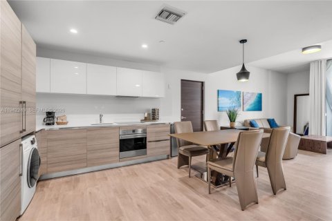 Condominio en venta en Hollywood, Florida, 2 dormitorios, 72.84 m2 № 2000345 - foto 3