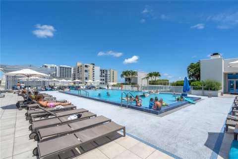 Condominio en venta en Hollywood, Florida, 2 dormitorios, 72.84 m2 № 2000345 - foto 28