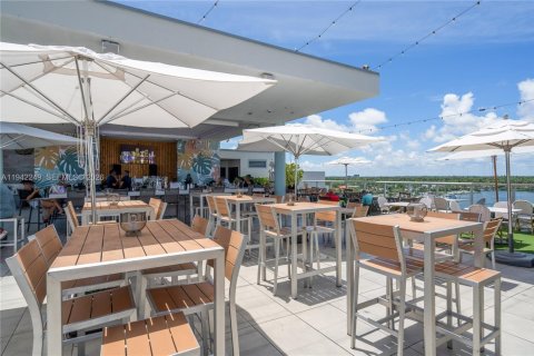 Condominio en venta en Hollywood, Florida, 2 dormitorios, 72.84 m2 № 2000345 - foto 24