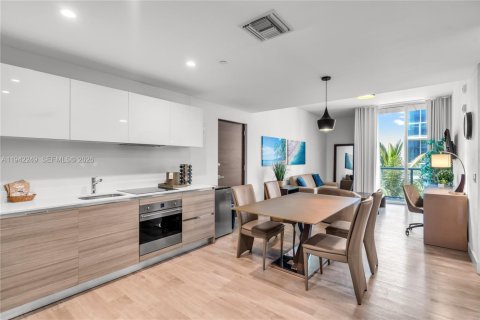 Condominio en venta en Hollywood, Florida, 2 dormitorios, 72.84 m2 № 2000345 - foto 2