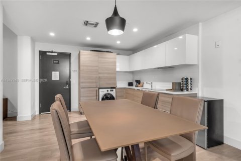 Condominio en venta en Hollywood, Florida, 2 dormitorios, 72.84 m2 № 2000345 - foto 9