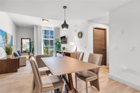 Condominio en venta en Hollywood, Florida, 2 dormitorios, 72.84 m2 № 2000345 - foto 4