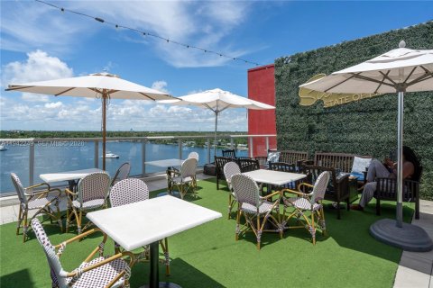 Condominio en venta en Hollywood, Florida, 2 dormitorios, 72.84 m2 № 2000345 - foto 25