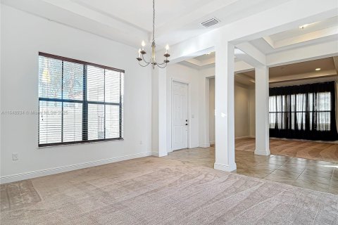 House in Ave Maria, Florida 5 bedrooms, 392.6 sq.m. № 1962114 - photo 9