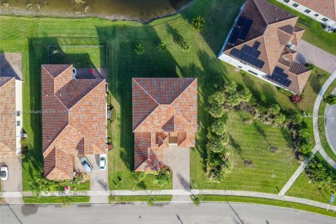 House in Ave Maria, Florida 5 bedrooms, 392.6 sq.m. № 1962114 - photo 6