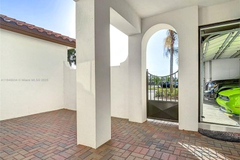 House in Ave Maria, Florida 5 bedrooms, 392.6 sq.m. № 1962114 - photo 5