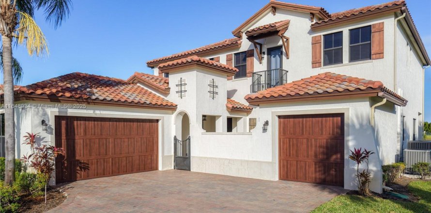 House in Ave Maria, Florida 5 bedrooms, 392.6 sq.m. № 1962114