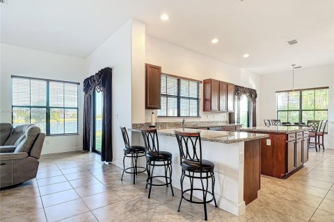 House in Ave Maria, Florida 5 bedrooms, 392.6 sq.m. № 1962114 - photo 14