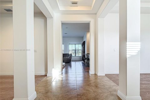 House in Ave Maria, Florida 5 bedrooms, 392.6 sq.m. № 1962114 - photo 7